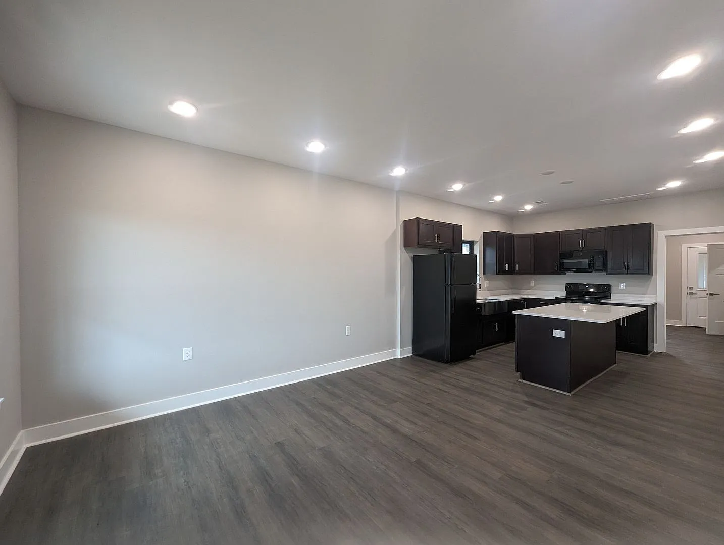 3 Bedroom/2 Bathroom Townhouse Southside — Photo 3