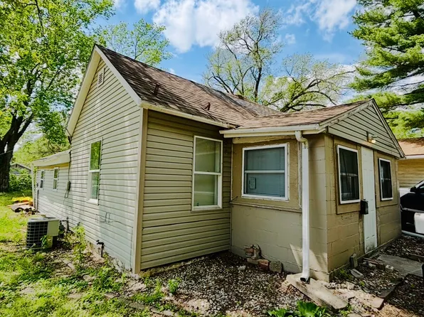 106 Charlotte St, Pekin, IL 61554