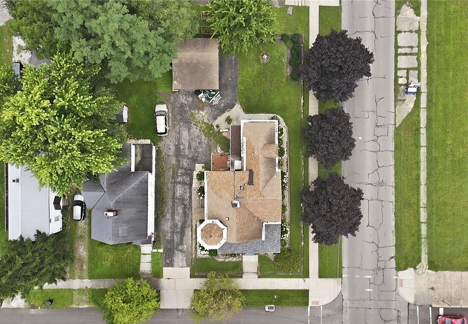 27th image of 142 N Union St