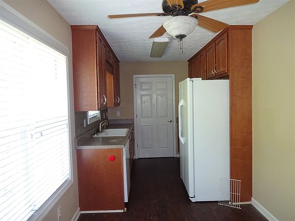 3rd image of 6006 Daffodil Dr