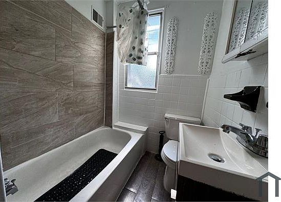 4th image of 210 N Avondale St