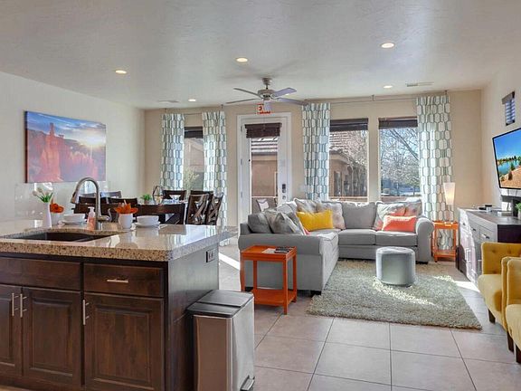 3rd image of 4144 E Torrey Pines Dr