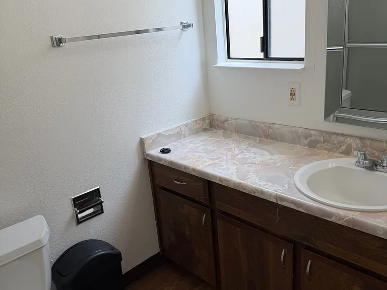 473 Monroe St #4 — Photo 8