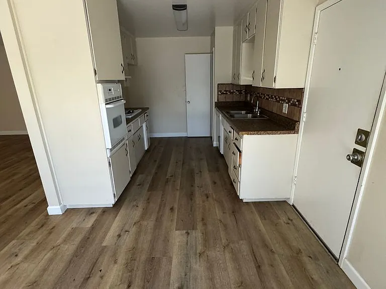 1651 Normandie St — Photo 12