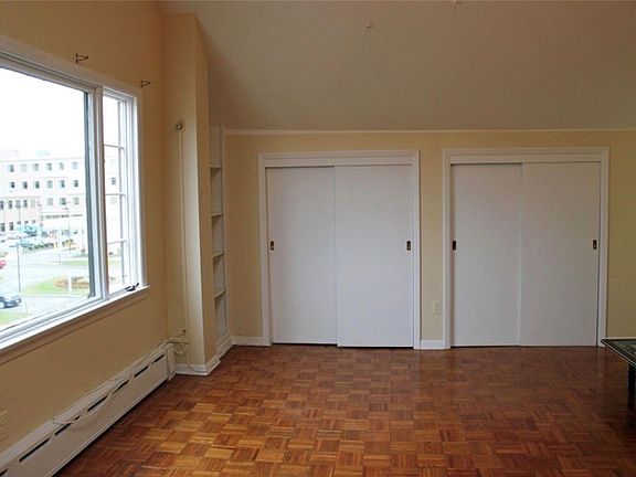 5th image of 223 Alexander St
