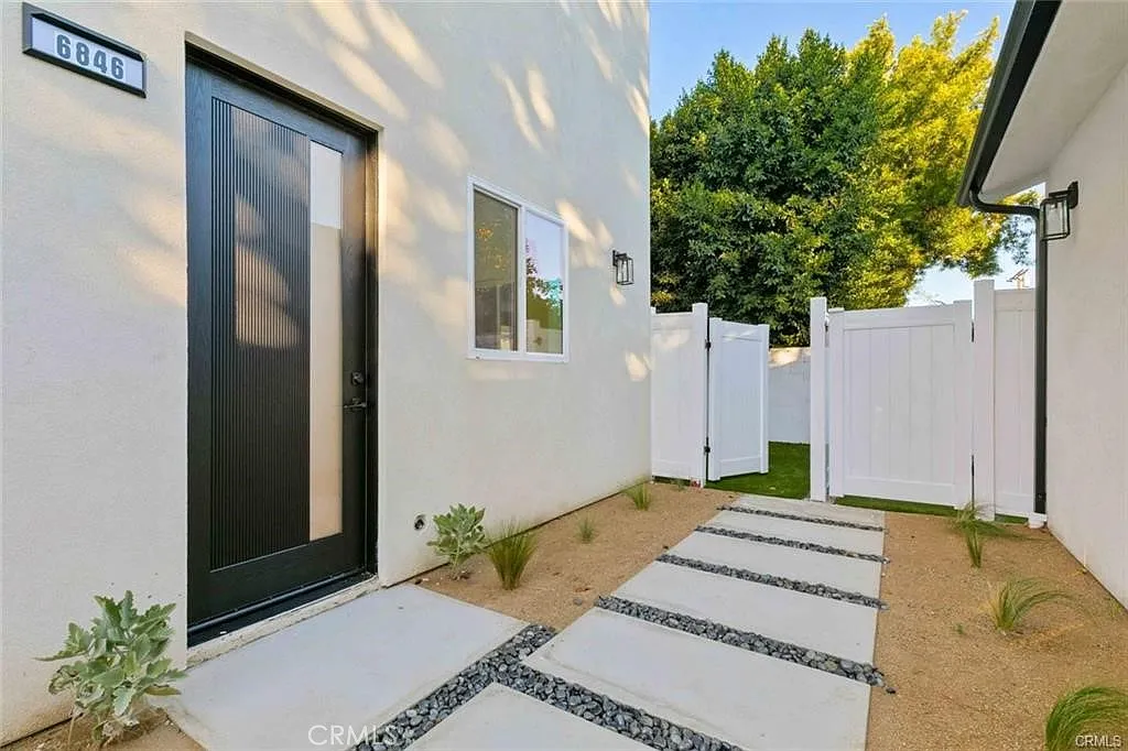 2 bed, 2.5 bath, 1200 sqft, $3,250 — Photo 1