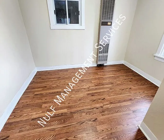 1607 Arlington Ave — Photo 2