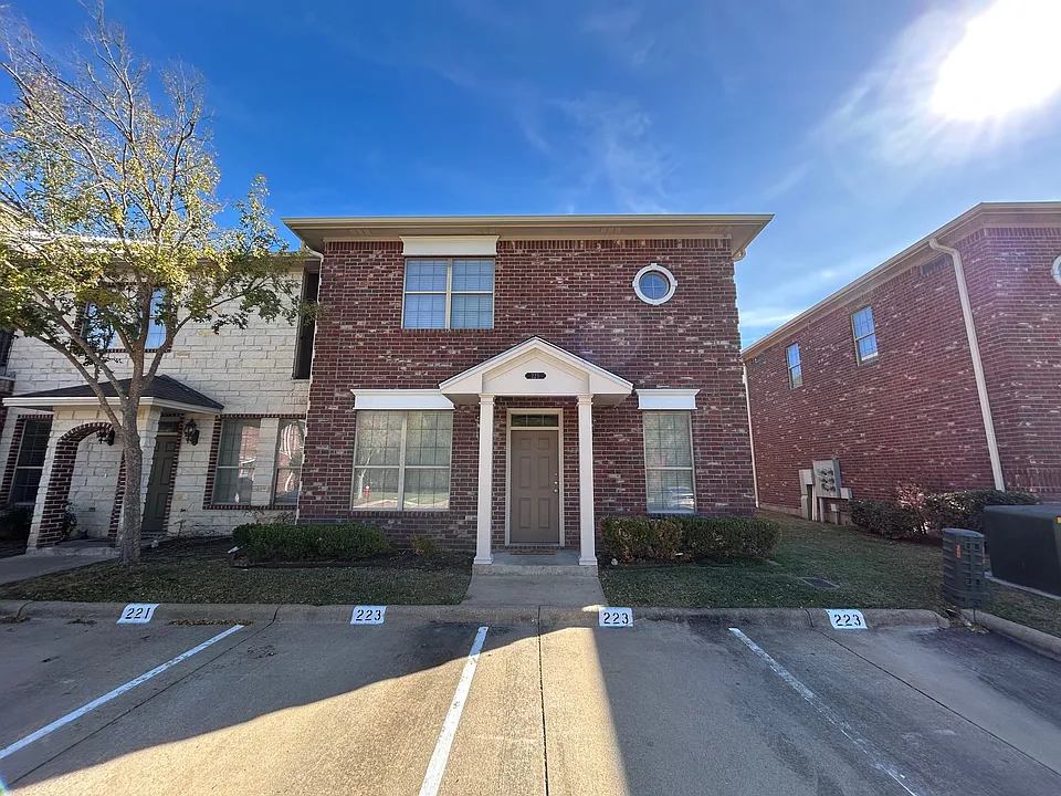 223 Forest Dr