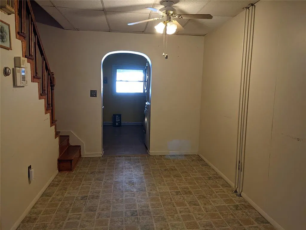 3 bed, 1.0 bath, 1014 sqft, $1,700 — Photo 3