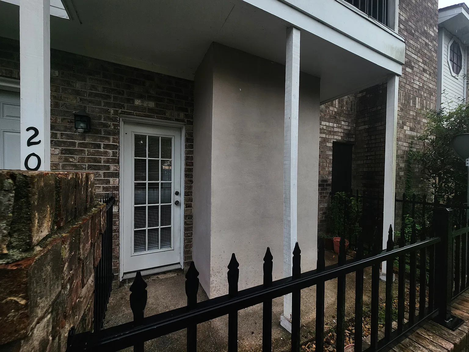 1620 Wellington Pl — Photo 3