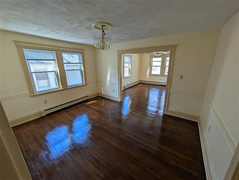 3 bed, 1300 sqft, $2,800 — Photo 2