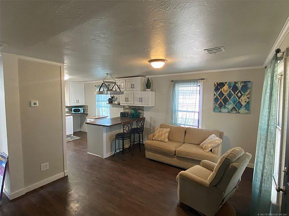 4th image of 1636 N Xanthus Ave