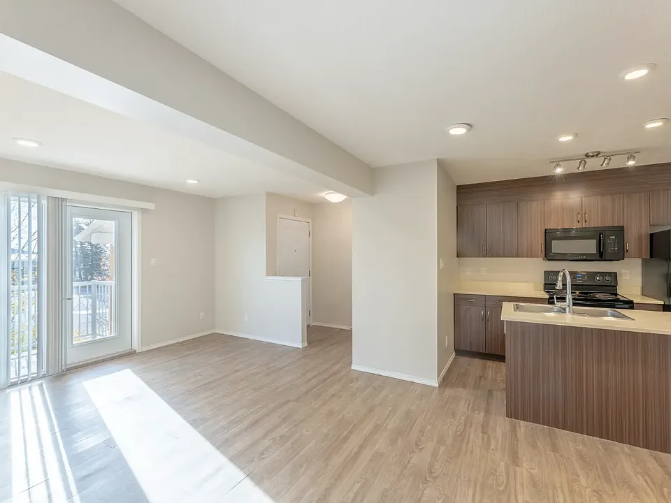 7 Bayside Pl #100