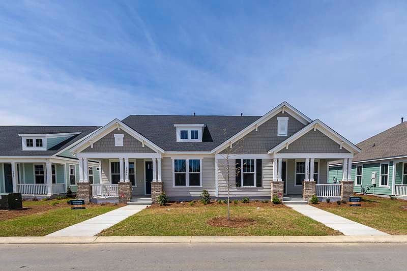 1064 Longwood Bluffs Circle