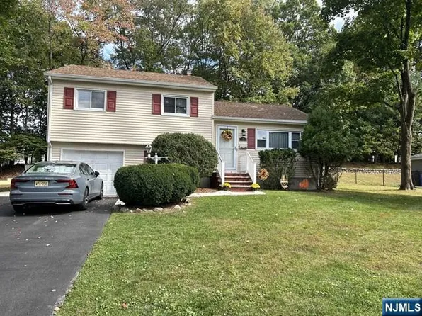 7 Murray Rd, Montvale, NJ 07645