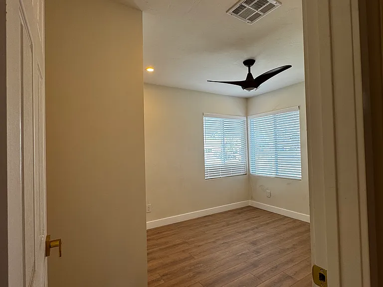 4920 Rockford Dr — Photo 7