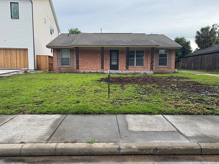 4013 Newshire Dr — Photo 1