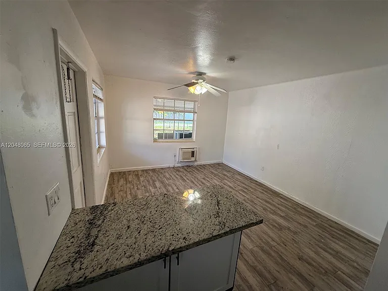 34 SW 5th St #1-2 — Photo 7