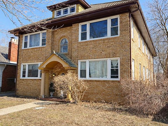 2nd image of 2123 Douglas St