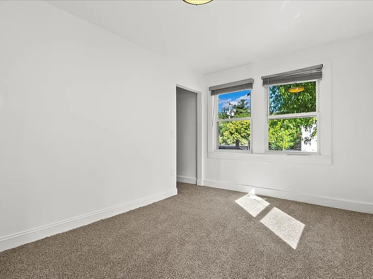 1006 Carlton Ave — Photo 11