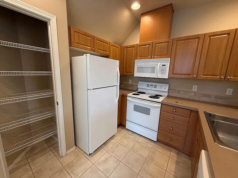 1296 SW Mill Pond Pl #300 — Photo 6