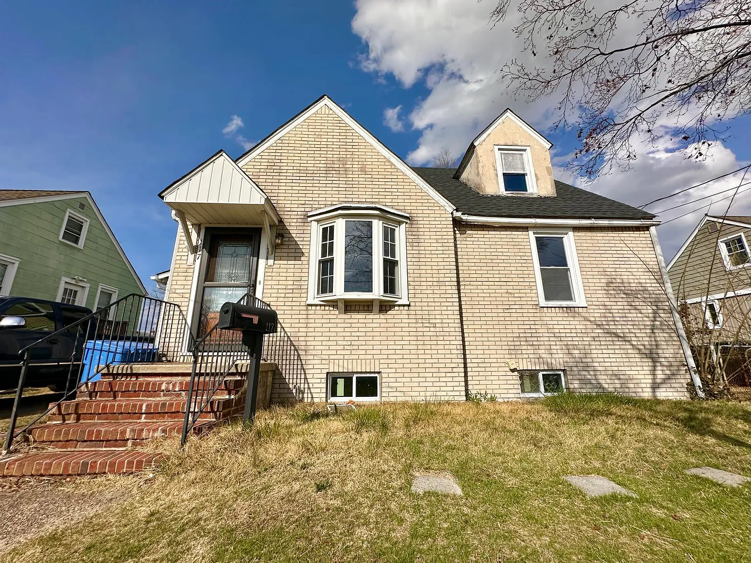 117 Oak Ave photo 1