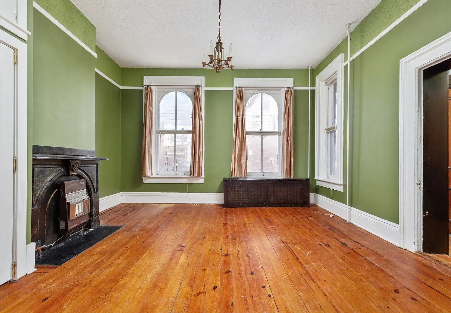 4 bed, 2.5 bath, 3512 sqft, $2,400 — Photo 3