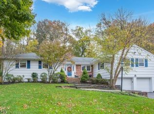 16 Woodland Ave, North Caldwell, NJ 07006
