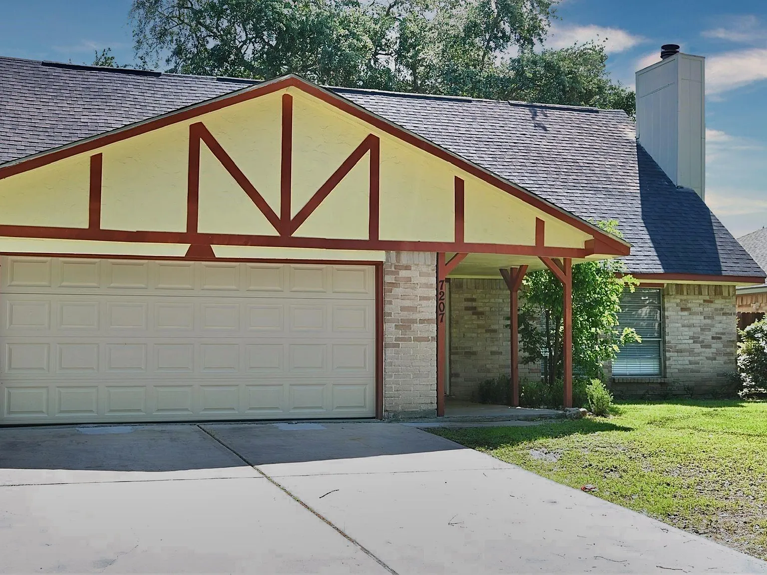 4 bed, 2.5 bath, 2618 sqft, $2,095 — Photo 2