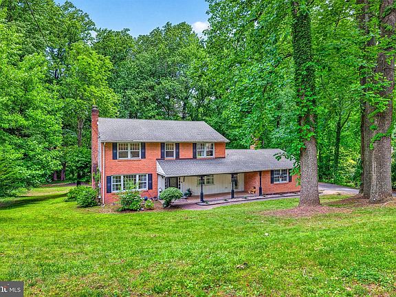 5th image of 715 Ambleside Dr