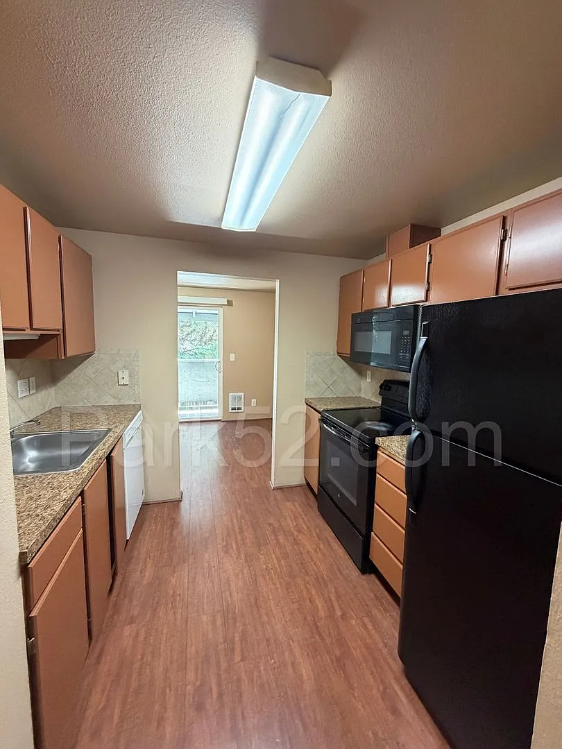1st Full Month Free! Puyallup Area 2 Bedroom 2nd Floor Apartment — Photo 4