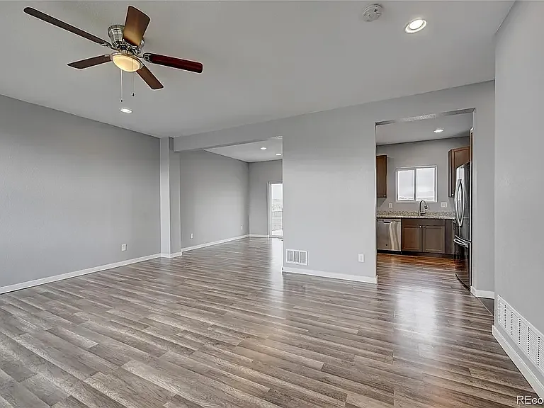 589 S 3rd Ave — Photo 4