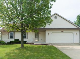 3061 Mandarin Grove Ln, Kalamazoo, MI 49004