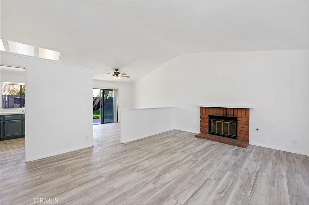 3 bed, 1161 sqft, $3,000 — Photo 3