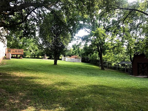 5th image of 915 Dominion Dr