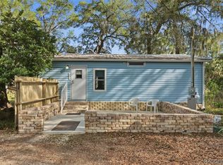 65 Park St, Inglis, FL 34449