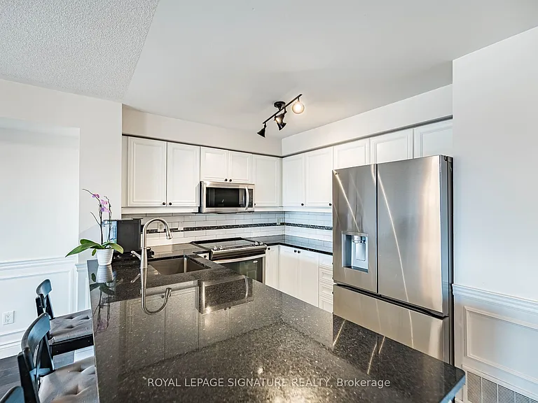 3985 Eglinton Ave W #17 — Photo 8