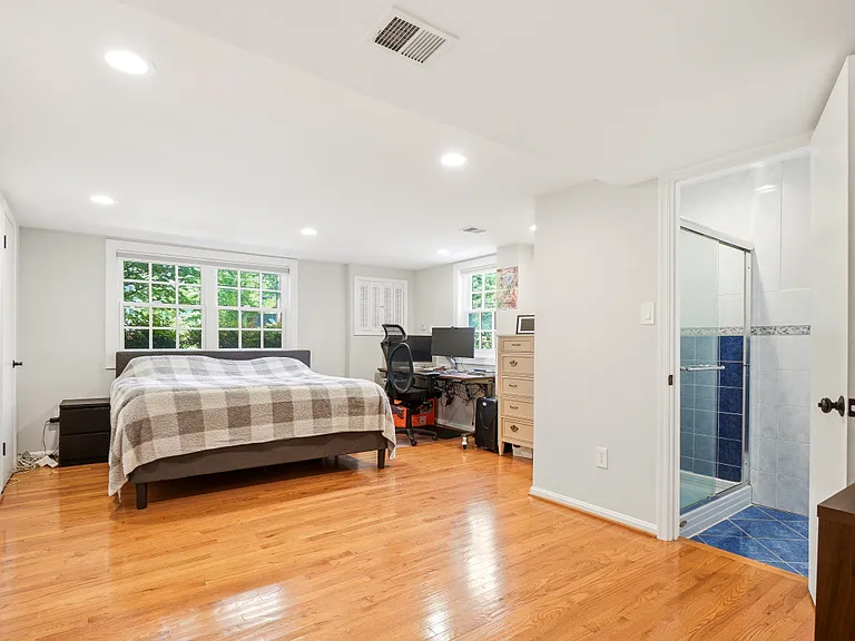 4506 Gretna St — Photo 12