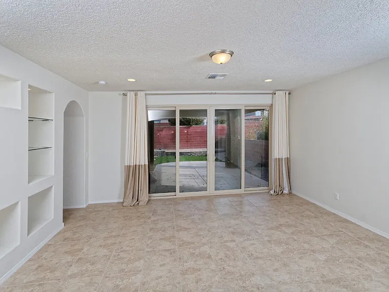 817 Palo Alto Dr NE — Photo 4