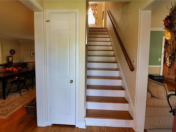 5th image of 1921 Eaton Ave