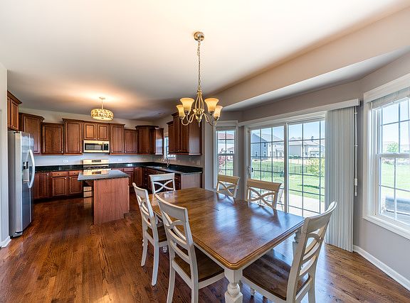 4th image of 25303 W Balmoral Dr
