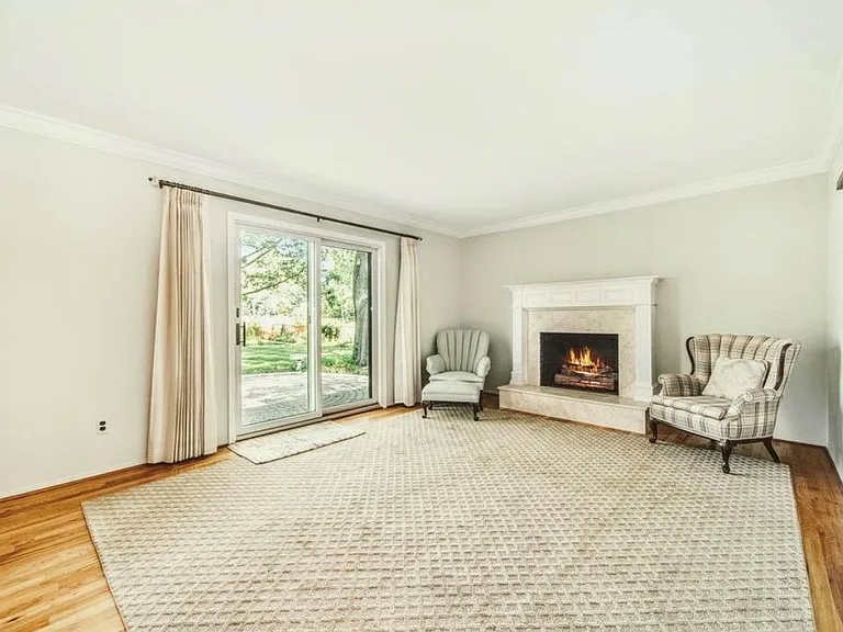 316 Paragon Dr — Photo 6