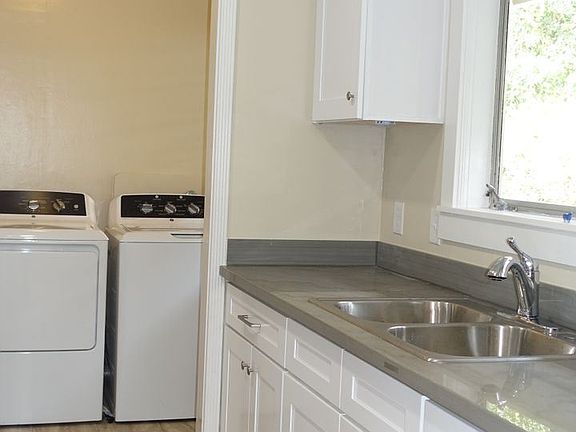 3rd image of 191 Heather Ln