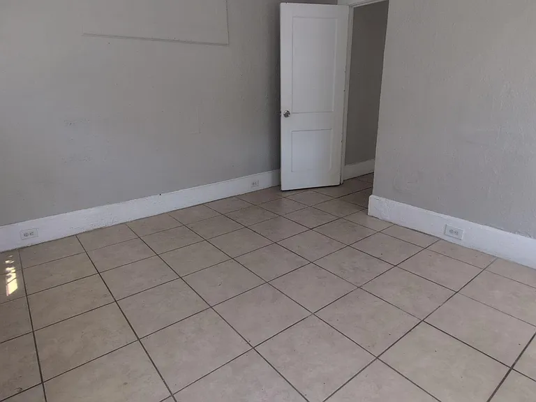 417 N Liberty St #7 — Photo 4
