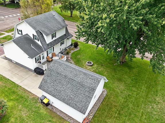 3rd image of 1124 6th St