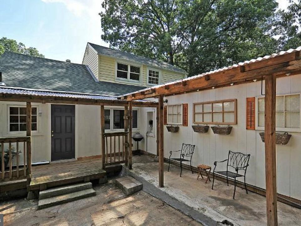 2nd image of 6002 Reed St