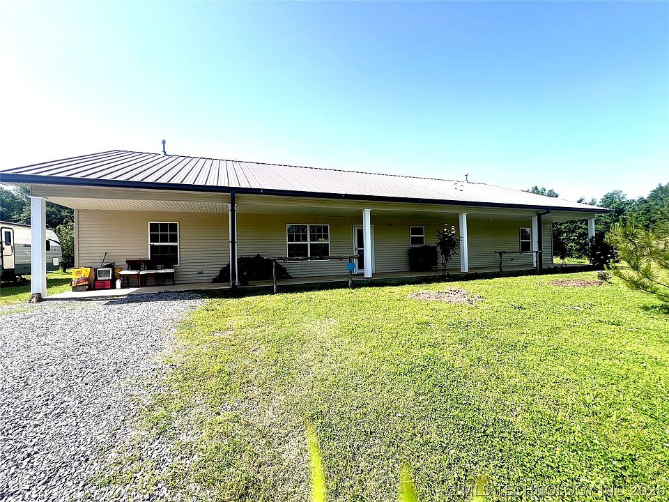 1st image of 220 Willow Ln