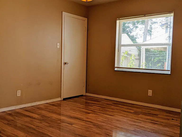 543 Woodbury Ave — Photo 9
