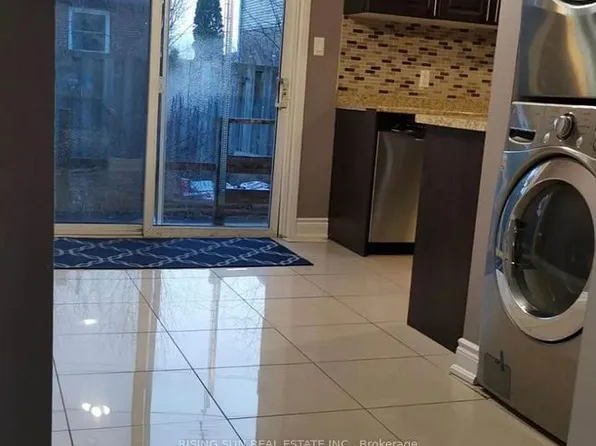 121 McMurchy Ave S, Brampton, ON L6Y 1Z1