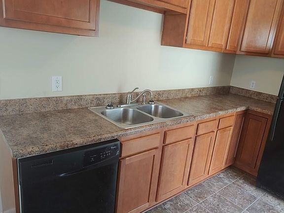 4th image of 202 Roundhill Dr